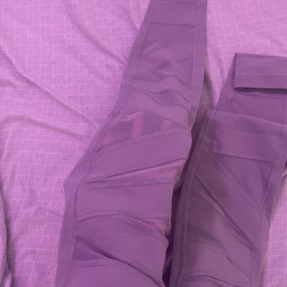 Lululemon Wunder Under Leggings - Picture 5 of 5